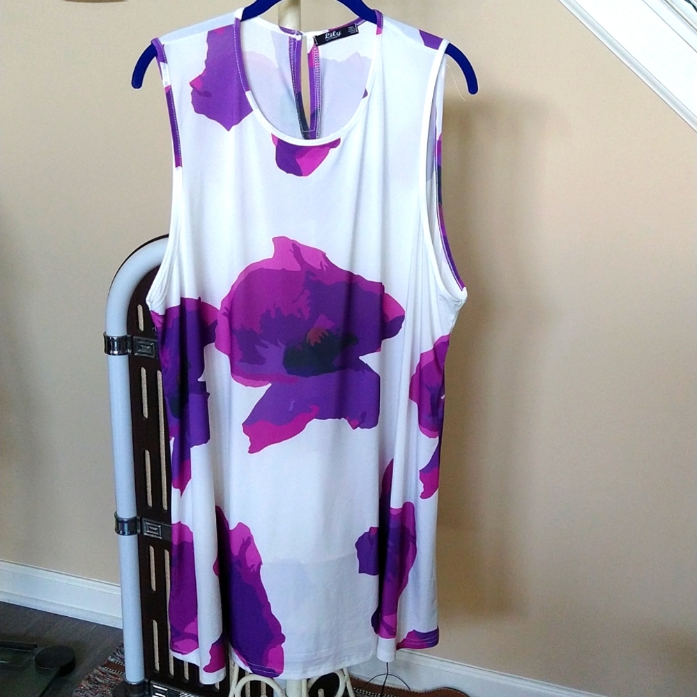 Lily by Firmiana Sleeveless Tunic sz 2XL pink/purple flowers on white. No tags.